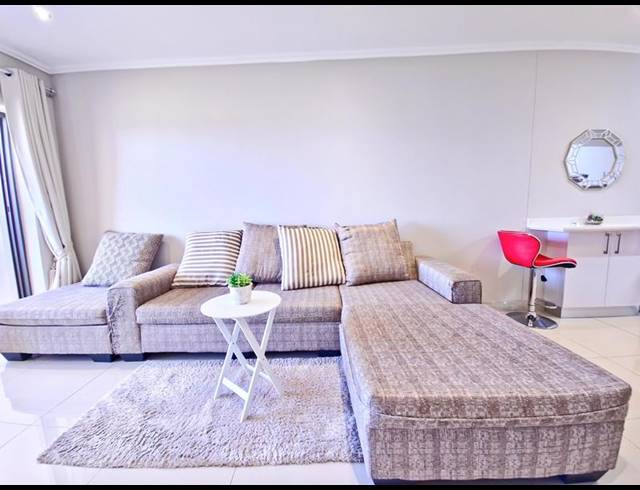 1 BEDROOM APARTMENT FOR SALE IN UMHLANGA RIDGE